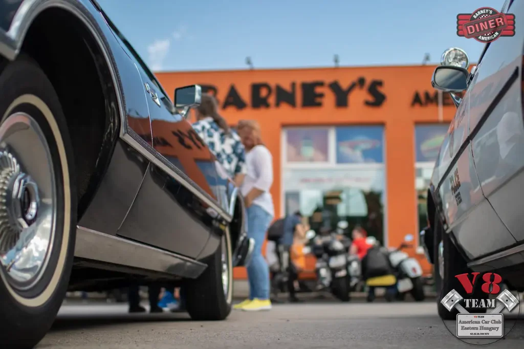 V8 Road Book Road diner Barneys american diner győr