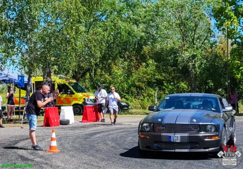 4-V8 Team Levelek