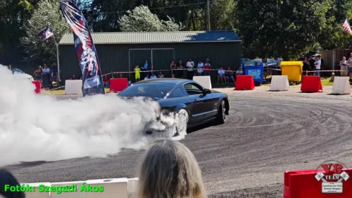 4-V8 Team Levelek