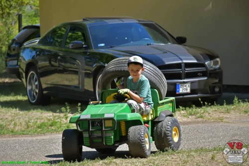 4-V8 Team Levelek